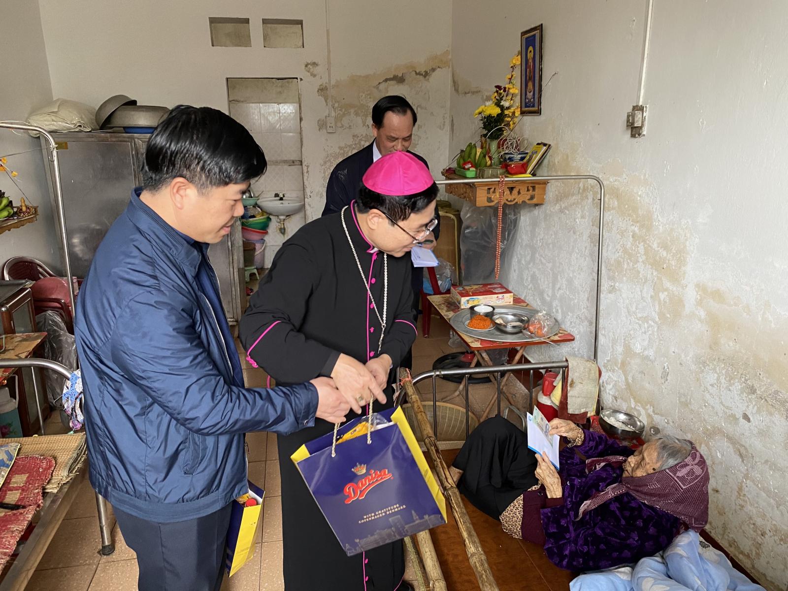 Khởi đầu mùa Chay với bệnh nhân phong
